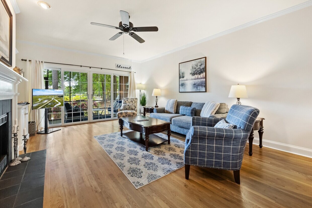 Foto principal - 235 Golden Bear Dr