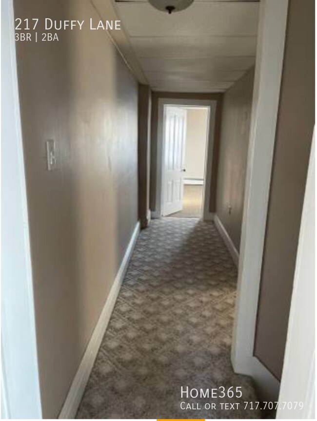 Building Photo - 3 Bedroom Home With Natural Light Throughout