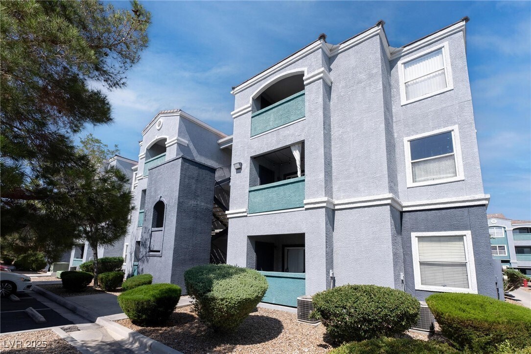 Primary Photo - 6955 N Durango Dr