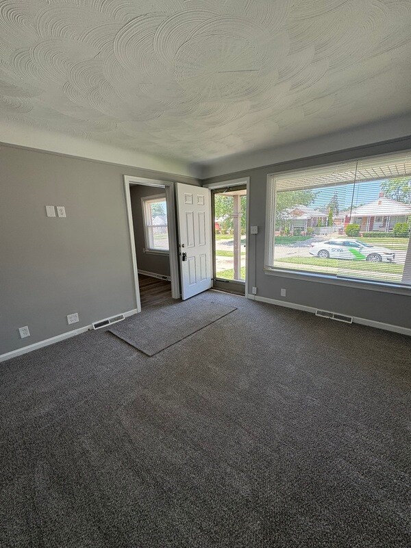 Foto del edificio - 12835 Plum St