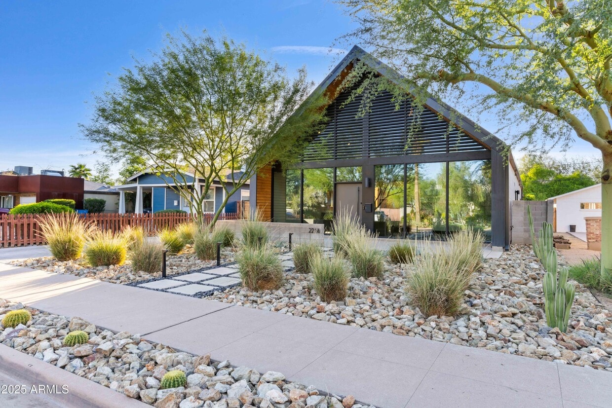 Foto principal - 2214 N Dayton St