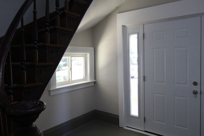 Foto del edificio - Two Bedroom Duplex
