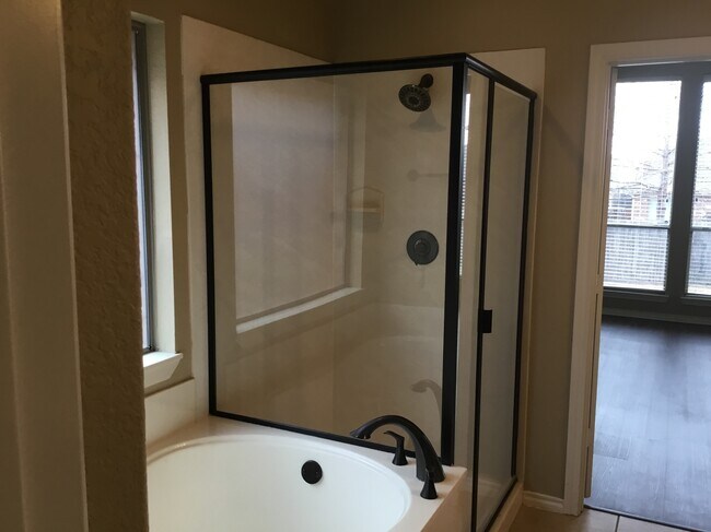 Foto del edificio - 4112 Chloe Ln