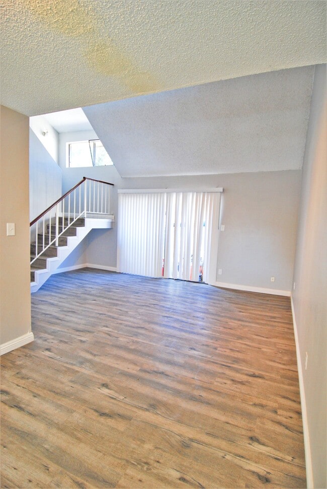 Building Photo - 746 N Eucalyptus Ave