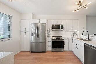 Building Photo - 2240 N Cypress Bend Dr