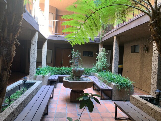 Foto del edificio - 14572 Dickens St