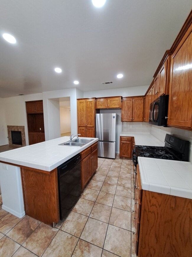 Foto del edificio - Comfortable Two-Story 4BR Home in Fresno!