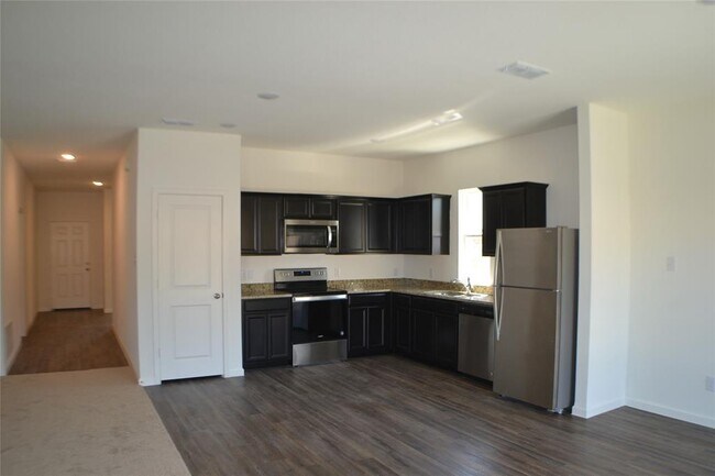 Foto del edificio - 824 Cedar Elm Dr