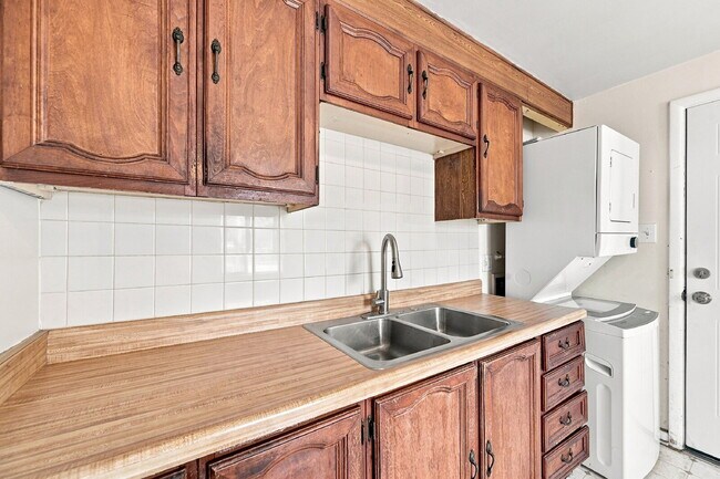 Foto del edificio - $1,495.95 - 2 Bed, 1 Bath Newly Renovated Duplex Unit!