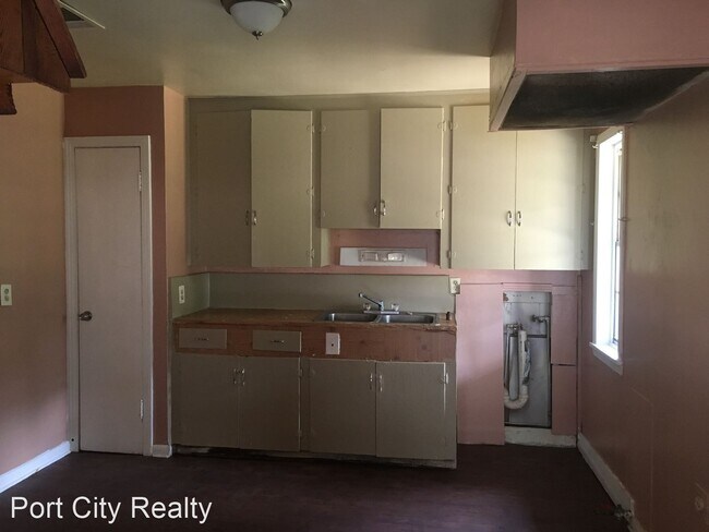 Building Photo - 3 br, 1 bath House - 2909 Glenwick St