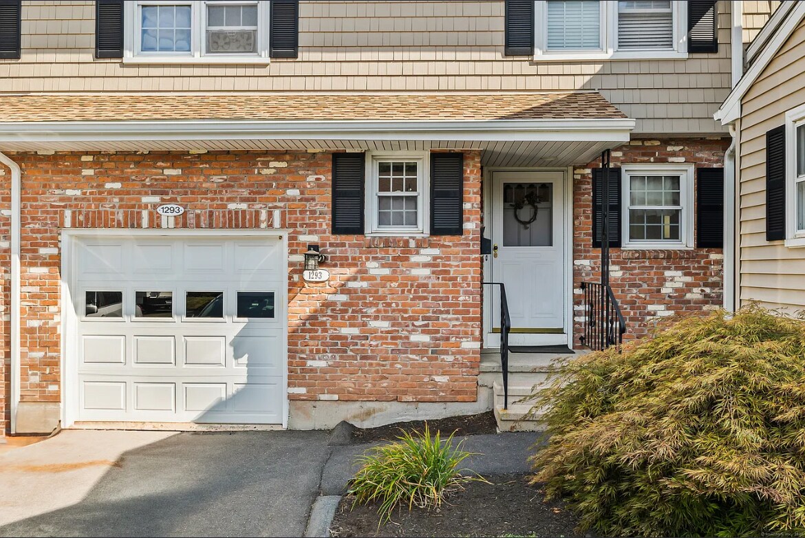 Foto principal - 1293 New Britain Ave