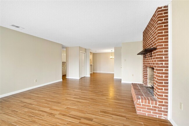 Building Photo - 8859 Tallwood Dr