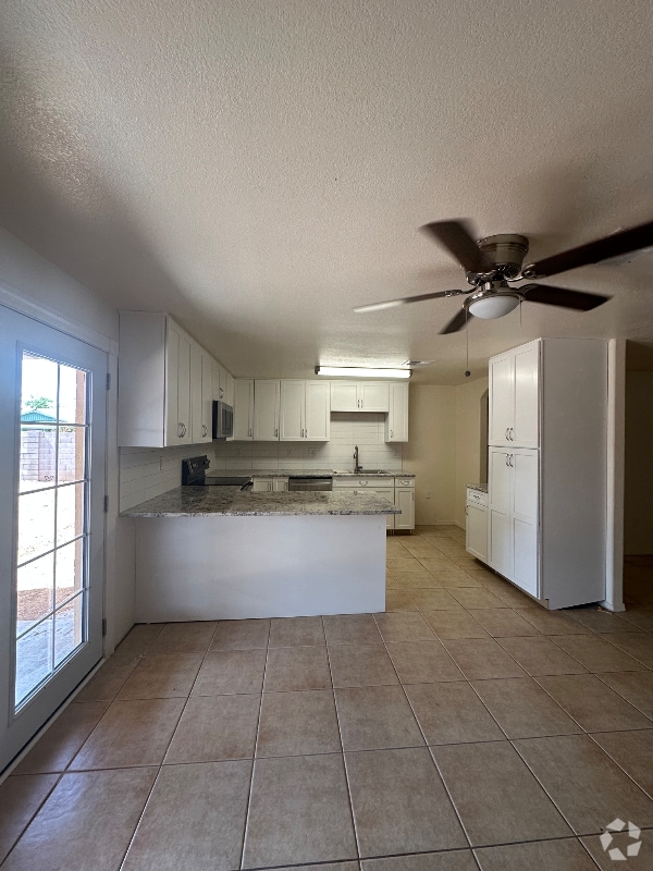 Building Photo - 4324 N 72nd Dr
