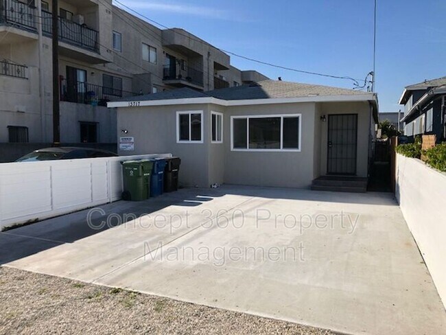 Foto del edificio - 13717 Yukon Ave