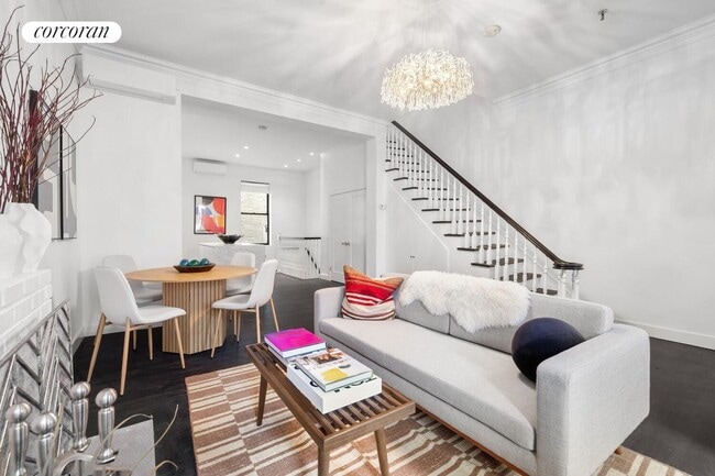 Foto del edificio - 105 Manhattan Ave