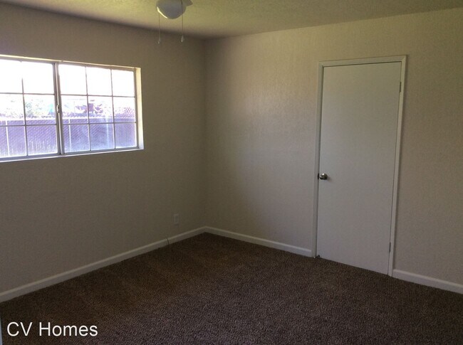 Foto del edificio - 3 br, 1 bath House - 2740 N. Dearing Ave.