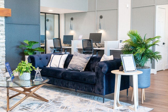 Huntcliff apartments — community photo - Huntcliff