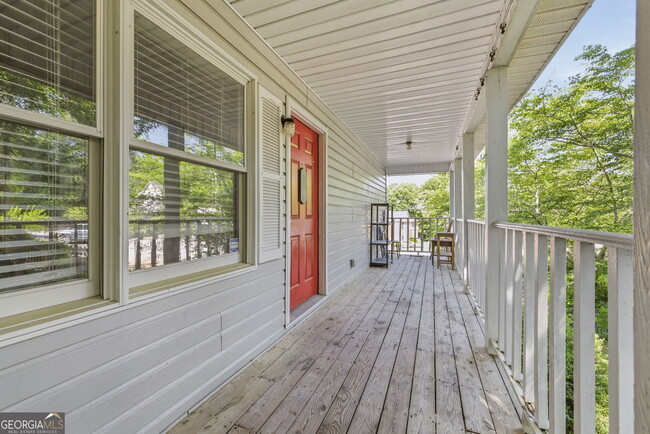Building Photo - 205 Pineview Dr