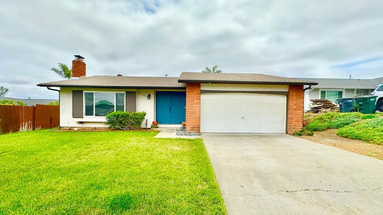 Foto principal - Beautifully Remodeled Single Story just of...