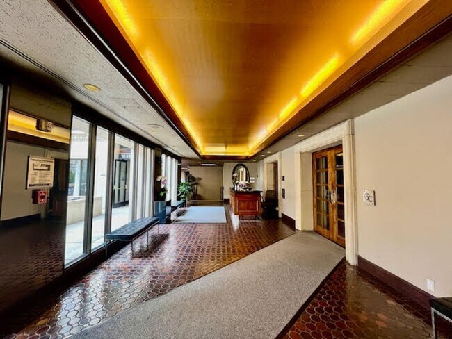 Foto del edificio - Experience Living The  Quintessential San ...