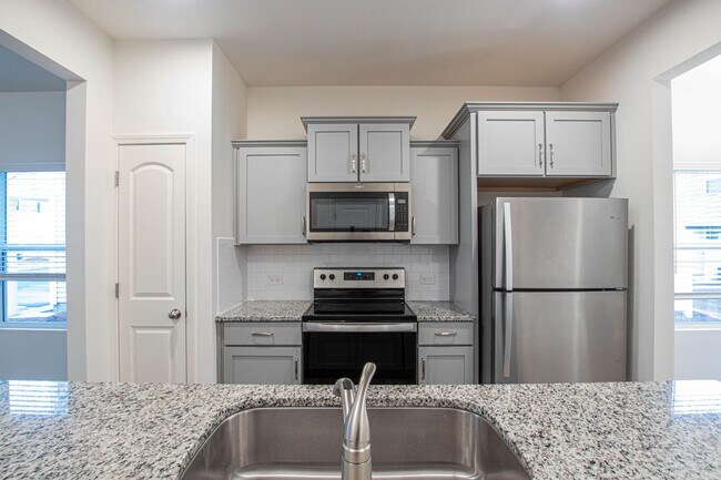 Foto del edificio - BEAUTIFUL 2 Bedroom Townhome in Cox Mill D...