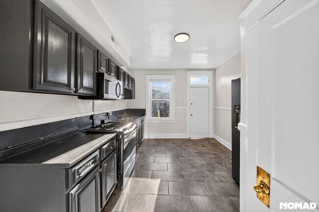 Foto del edificio - 3231 Phelps Ln