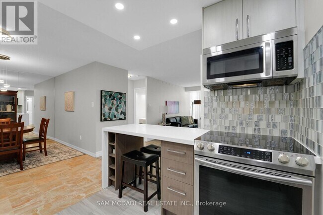 Photo du bâtiment - 1300 Islington Ave