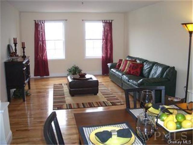 Building Photo - 97 Main St