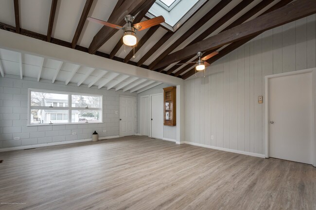 Building Photo - 524 E Bayview Ave