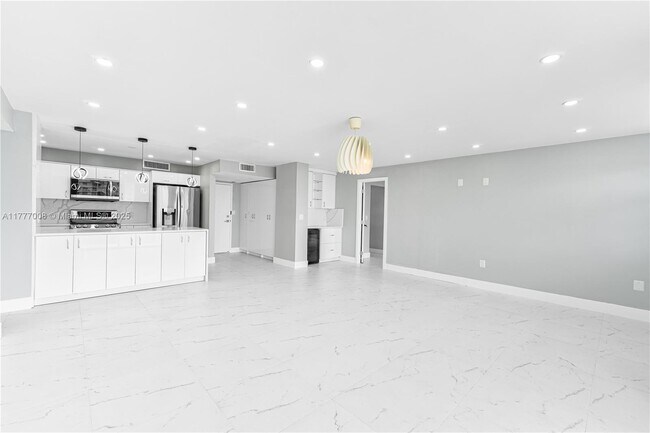 Foto del edificio - 2851 NE 183rd St