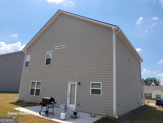 Foto del edificio - 1207 Lyndhurst Ln