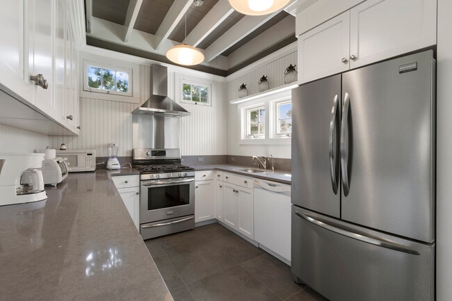 Building Photo - 470 Captains Neck Ln