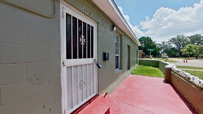 Building Photo - 1049 Pippin St