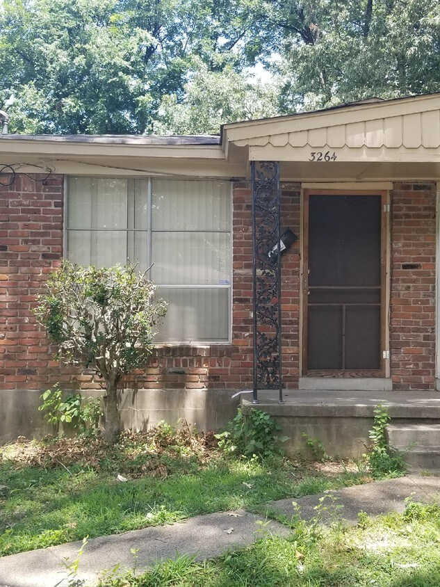 Primary Photo - 3264 Yale Ave