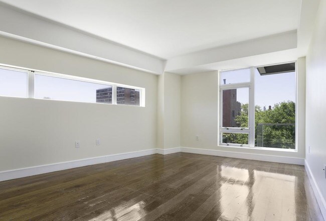 Building Photo - 2124 30th Ave