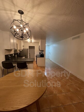 520 Ortiz Dr NE