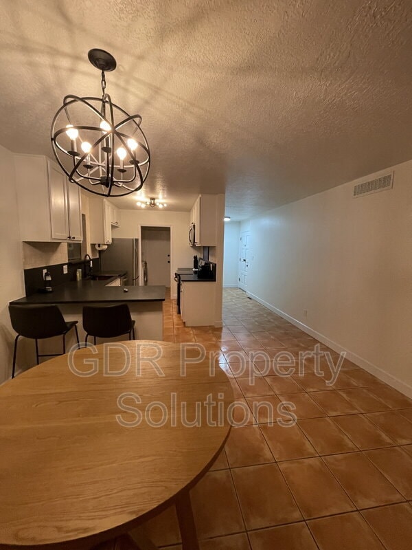 Building Photo - 520 Ortiz Dr NE