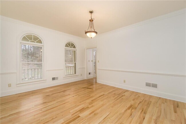Building Photo - 3400 Knollwood Ct