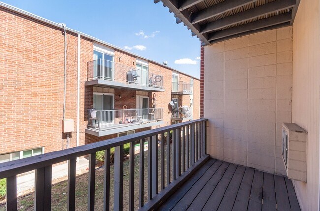 Foto del edificio - 8770 Galen Ct