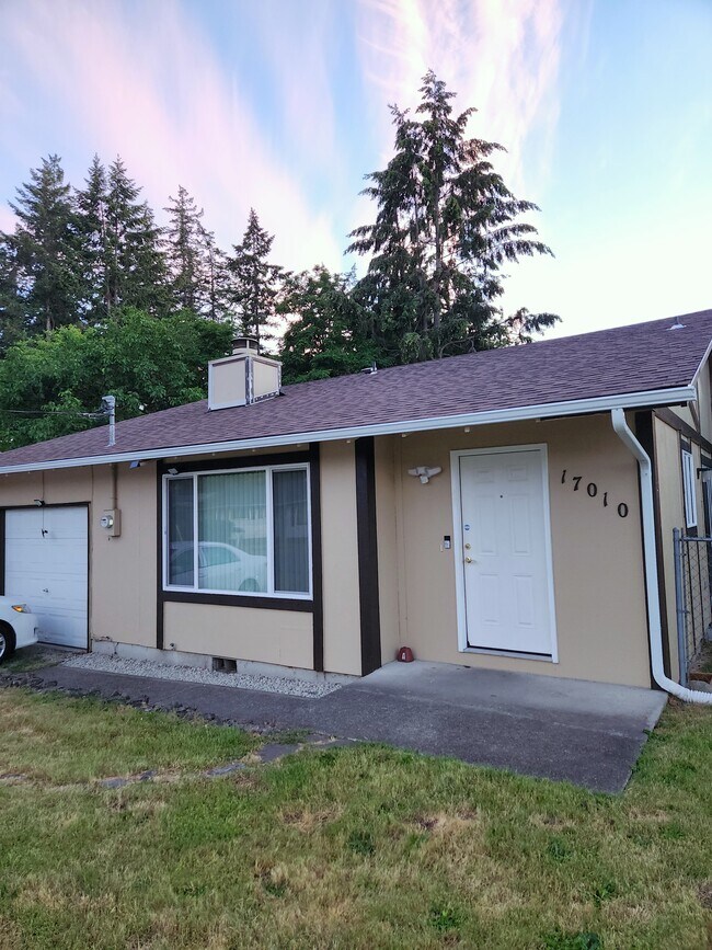 Foto del edificio - 17010 15th Ave E