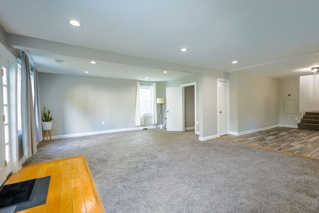 Foto del edificio - Spacious 4 BR/2 BA Single-Family Home in C...