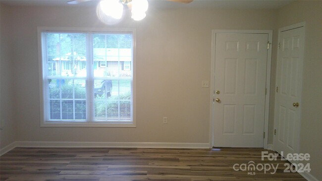 Foto del edificio - 2621 1st Ave NW