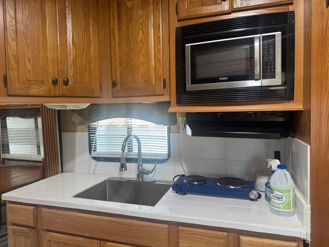 Kitchen area - 11321 SW 246th St
