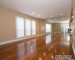 Foto del edificio - 150 Woodlake Dr W