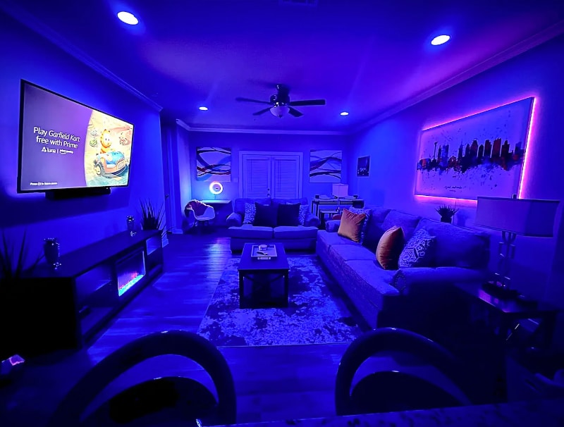 Sala de estar e iluminación ambiental LED - 850 E Erie Ave
