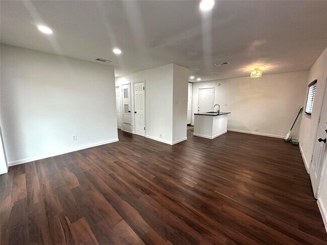 Foto del edificio - 2402 Parker Cir