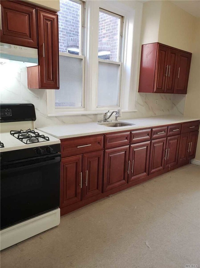 Building Photo - 598 Ridgewood Ave