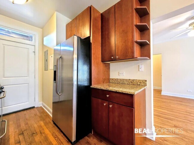Building Photo - 1 bedroom in CHICAGO IL 60613