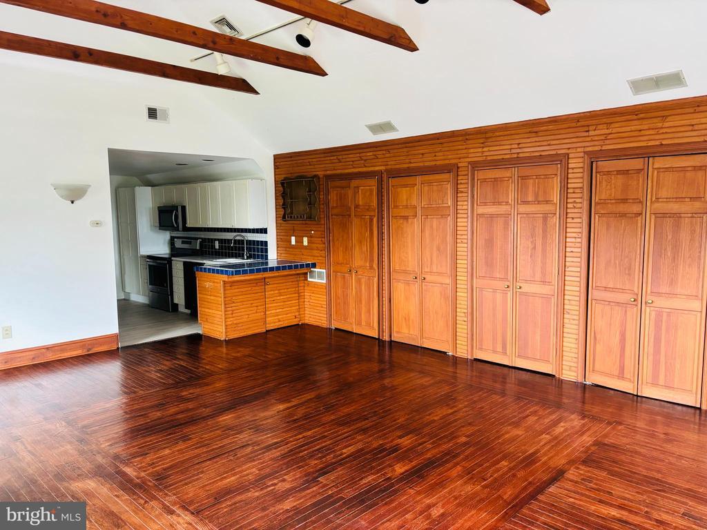 Primary Photo - 100 W Brown St