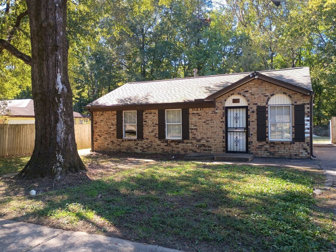 Primary Photo - MOVE-IN SPECIAL 1/2 OFF 1ST MONTH'S RENT!!